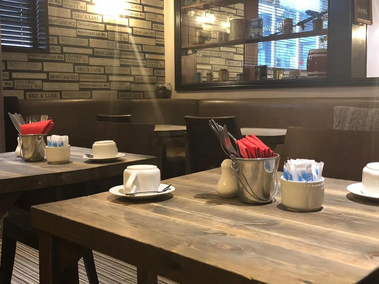 The Embassy Hotel كينغستون أبون هول